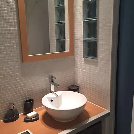 Apartment Paris Center 3 *