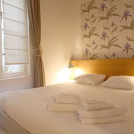 Apartment Paris Center 3 *
